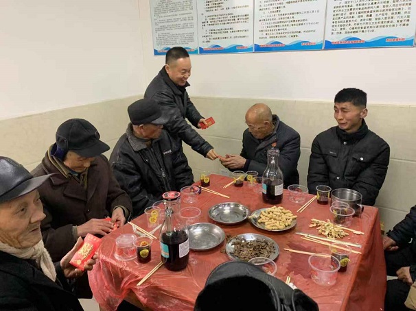 2019讓愛依舊，湖北昌利領(lǐng)導(dǎo)前往福利院慰問(wèn)