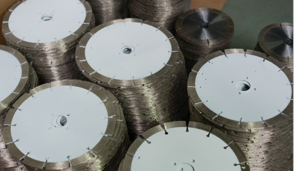 用什么方法可以提高石材鋸片的鋒利度呢？